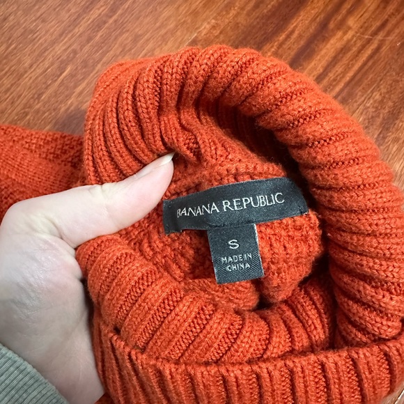 Banana Republic TEXTURED SLEEVELESS TURTLENECK orange vest sweater - Picture 5 of 6